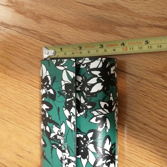 Henri Bendel Green Floral Sunglasses Clutch - Picture 7 of 7